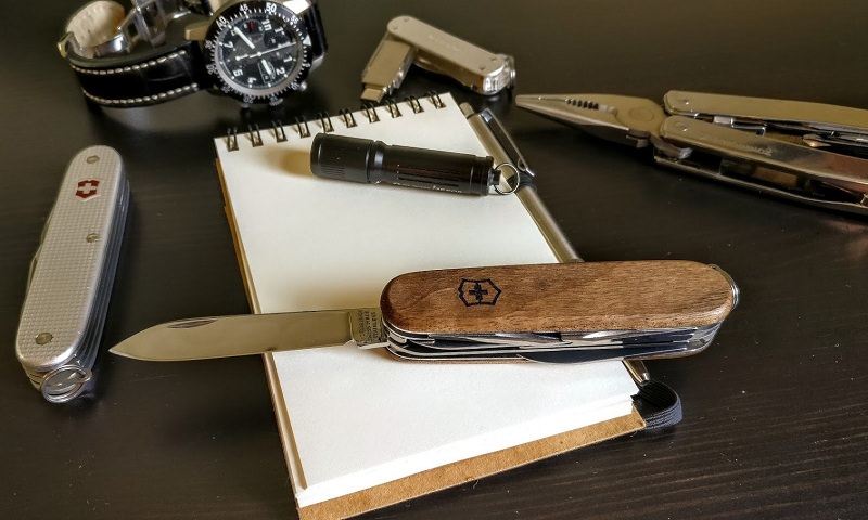 Victorinox Huntsman Wood