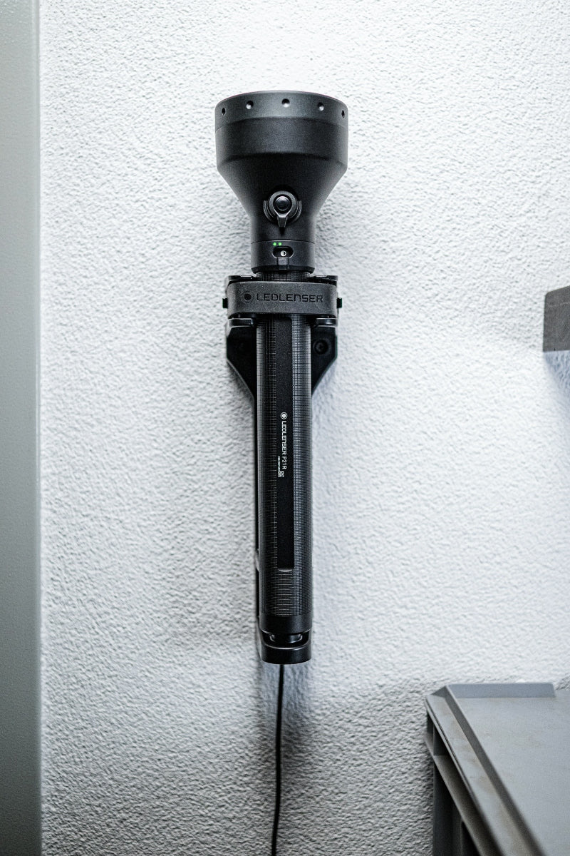 Ledlenser P21R Searchlight - 12,000 Lumens, 1100 Metres - Image 11